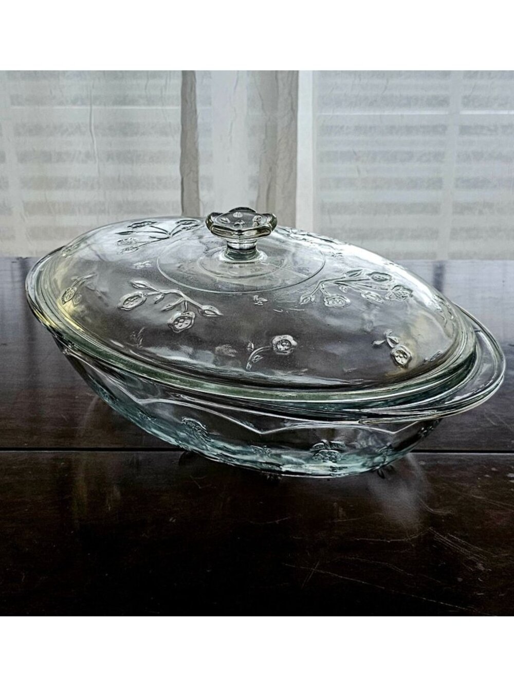 Anchor Hocking Savannah Covered Casserole Dish 2qt glass raised relief floral